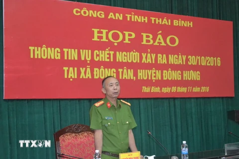Đại tá Nguyễn Đình Trung, Phó Giám đốc, Thủ trưởng Cơ quan cảnh sát điều tra Công an tỉnh Thái Bình, phát biểu tại cuộc họp báo. (Ảnh: Thu Hoài/TTXVN)