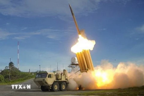 Tên lửa đánh chặn được phóng từ bệ phóng thuộc một bộ phận của hệ thống THAAD. (Ảnh: Reuters/TTXVN)