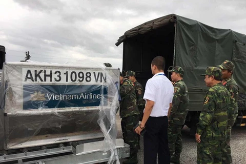 Vietnam Airlines chuyển hàng cứu trợ khẩn cấp cho miền Trung 