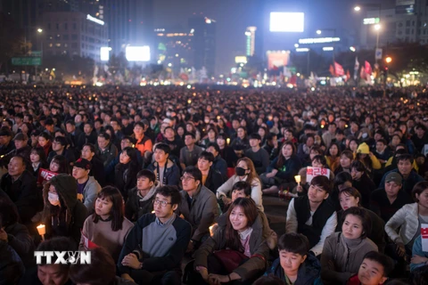 Quang cảnh một cuộc biểu tình đòi bà Park từ chức ở Hàn Quốc. (Ảnh: AFP/TTXVN)