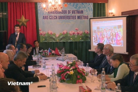 Thứ trưởng Thường trực Séc Lukáš Kaucký tiếp nhận ý kiến của các đại biểu. (Ảnh: Trần Quang Vinh/Vietnam+)