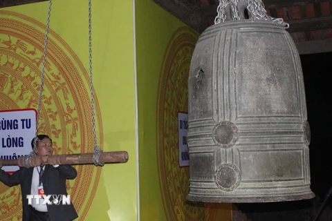 Chuông chùa Viên Minh được công nhận bảo vật Quốc gia. (Ảnh: Quân Trang/TTXVN)