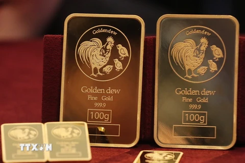Vàng miếng được bày tại cửa hàng Lotte ở Seoul, Hàn Quốc. (Ảnh: YONHAP/TTXVN)