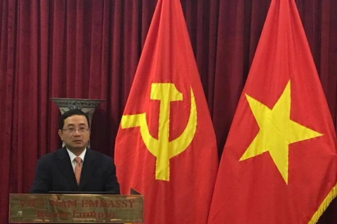 Đại sứ, Bí thư Đảng ủy Phạm Cao Phong phát biểu tại buổi lễ kỷ niệm. (Ảnh: Lê Hòa/Vietnam+)