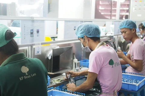 Công ty KP Beau Lao - chuyên sản xuất đồ chơi của Nhật Bản đóng tại Savannakhet, Lào. (Nguồn: wsj.com)