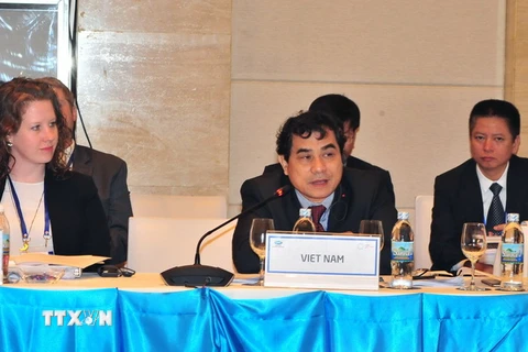 Đại biểu Việt Nam tham dự phiên họp. (Ảnh: Nguyễn Khang/TTXVN)