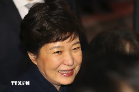 Bà Park Geun-hye về tới nhà riêng ở Seoul sau khi rời Phủ Tổng thống ngày 12/3 vừa qua. (Ảnh: FP/TTXVN)
