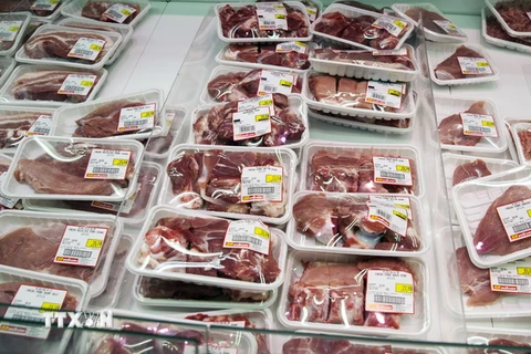 Thịt đóng gói được bày bán tại siêu thị ở Hong Kong, Trung Quốc ngày 22/3 vừa qua. (Ảnh: EPA/TTXVN)