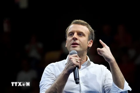 Ứng cử viên Tổng thống Pháp Emmanuel Macron trong chiến dịch tranh cử ở Saint-Denis ngày 25/3 vừa qua. (Ảnh: AFP/TTXVN)
