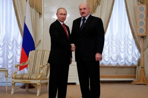 Tổng thống Nga Vladimir Putin và người đồng cấp Belarus Aleksandr Lukashenko. (Nguồn: telegraph.co.uk)