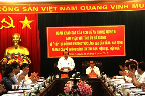 Phó Thủ tướng Trương Hòa Bình phát biểu tại buổi làm việc với Ban Thường vụ Tỉnh ủy Hà Giang. (Ảnh: Minh Tâm/TTXVN)