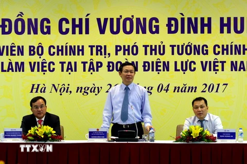 Phó Thủ tướng Chính phủ Vương Đình Huệ phát biểu tại buổi làm việc. (Ảnh: Ngọc Hà/TTXVN) 