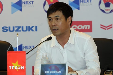 Huấn luyện viên trưởng Nguyễn Hữu Thắng trả lời các câu hỏi của phóng viên báo chí. (Ảnh: Quốc Khánh/TTXVN)