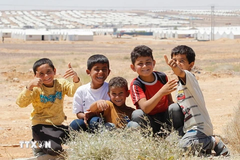 Trẻ em Syria tại trại tị nạn Azraq ở miền bắc Jordan ngày 17/5 vừa qua. (Ảnh: AFP/TTXVN)