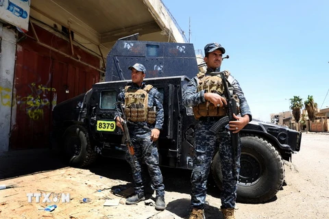 Lực lượng Iraq sau khi giành quyền kiểm soát quận Dawasa, phía tây Mosul ngày 24/5 vừa qua. (Ảnh: EPA/TTXVN)