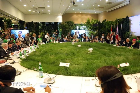 Các đại biểu thảo luận tại Hội nghị ở Bologna. (Ảnh: AFP/TTXVN)
