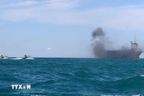 Tàu cao tốc của hải quân Iran tham gia một cuộc tập trận. (Ảnh: AFP/TTXVN)
