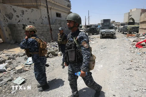 Lực lượng Iraq tuần tra tại Mosul. (Ảnh: AFP/TTXVN)