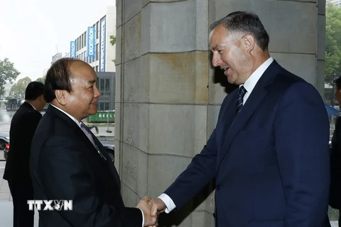 Thủ tướng Nguyễn Xuân Phúc gặp ông Ahmed Aboutaleb, Thị trưởng Thành phố Rotterdam. (Ảnh: Thống Nhất/TTXVN)