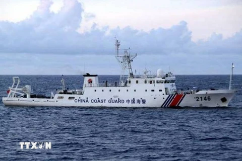 Tàu hải giám Trung Quốc hoạt động gần khu vực tranh chấp trên biển Hoa Đông. (Ảnh: AFP/TTXVN)