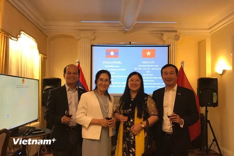 Đại sứ quán Việt Nam và Lào ở Anh giao lưu đoàn kết hữu nghị