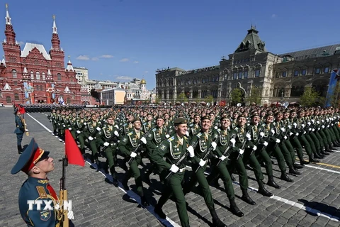Các binh sỹ Nga trong lễ duyệt binh kỷ niệm Ngày Chiến thắng tại Moskva ngày 9/5. (Ảnh: EPA/TTXVN)