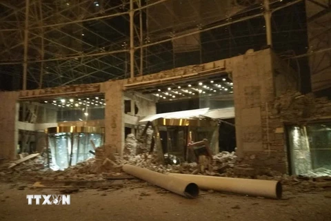 Một ngôi nhà bị phá hủy trong động đất ở tỉnh Tứ Xuyên tối 8/8. (Ảnh: THX/TTXVN)