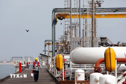Cơ sở lọc dầu trên đảo Khark, vùng Vịnh. (Ảnh: AFP/TTXVN)