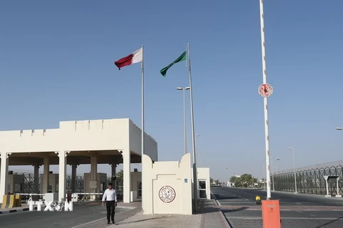 Toàn cảnh cửa khẩu biên giới Qatar- Saudi Arabia ngày 23/6 vừa qua. (Ảnh: EPA/TTXVN)