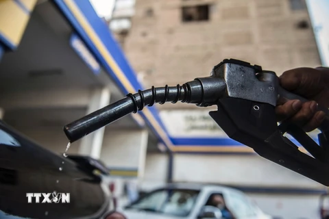 Một trạm bơm xăng. (Ảnh: AFP/TTXVN)