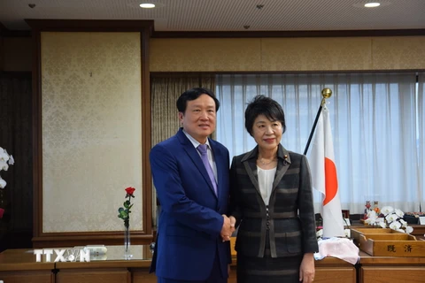 Chánh án Tòa án Nhân dân Tối cao Nguyễn Hòa Bình có cuộc gặp Bộ trưởng Tư pháp Nhật Bản Yoko Kamikawa. (Ảnh: Nguyễn Tuyến/TTXVN)
