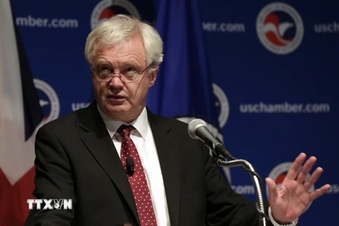 Trưởng đoàn đàm phán Brexit của Anh David Davis. (Ảnh: AFP/TTXVN)