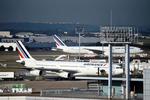 Máy bay của Hãng hàng không Air France đỗ tại sân bay Orly, Pháp. (Ảnh: AFP/TTXVN)