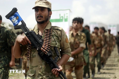 Các tay súng Houthi tại Sanaa, Yemen ngày 24/8 vừa qua. (Ảnh: AFP/TTXVN)