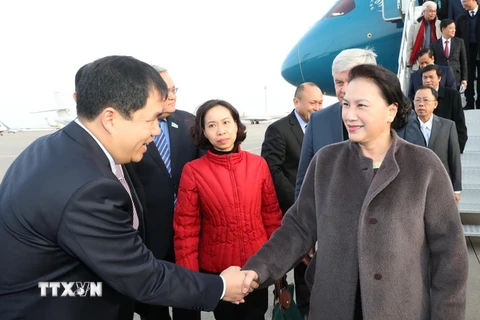  Lễ đón Chủ tịch Quốc hội Nguyễn Thị Kim Ngân tại sân bay quốc tế ở thủ đô Astana. (Ảnh: Trọng Đức/TTXVN)