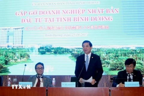 Ông Trần Thanh Liêm, Phó Chủ tịch Ủy ban Nhân dân tỉnh Bình Dương phát biểu tại buổi gặp. (Ảnh: Hải Âu/TTXVN)