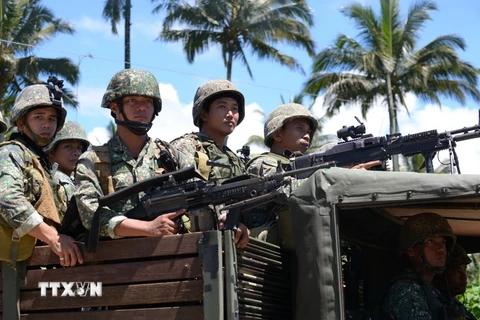 Binh sỹ Philippines trong chiến dịch truy quét phiến quân tại Marawi. (Ảnh: AFP/TTXVN)