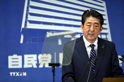 Thủ tướng Nhật Bản Shinzo Abe tại cuộc họp báo ở Tokyo ngày 23/10 vừa qua. (Ảnh: THX/TTXVN) 