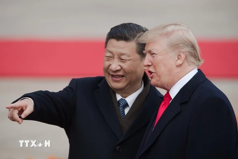 Chủ tịch Trung Quốc Tập Cận Bình (trái) và Tổng thống Mỹ Donald Trump tại lễ đón ở Bắc Kinh ngày 9/11. (Ảnh: AFP/TTXVN)