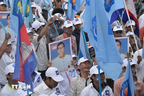 Người ủng hộ của CNRP tại một buổi tuần hành. (Ảnh: Phan Minh Hưng/TTXVN)