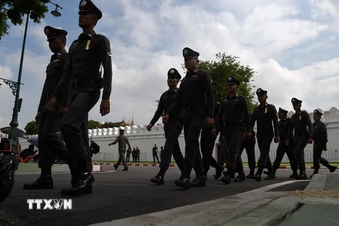 Cảnh sát Thái Lan tuần tra tại thủ đô Bangkok. (Ảnh: AFP/TTXVN)