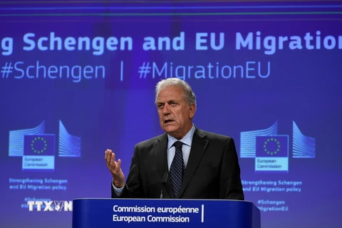 Ủy viên châu Âu phụ trách vấn đề người dư cư Dimitris Avramopoulos. (Ảnh: AFP/TTXVN)