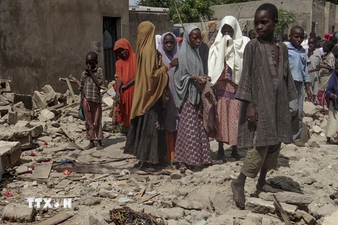 Hiện trường một vụ đánh bom liều chết ở Nigeria. (Ảnh: EPA/TTXVN)