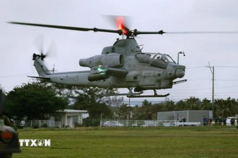 Trực thăng quân sự Mỹ hạ cánh khẩn cấp tại Yomitan, tỉnh Okinawa, Nhật Bản ngày 9/1.(Ảnh: Kyodo/TTXVN)