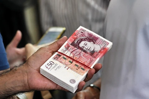 Tiền bảng Anh. (Ảnh: AFP/TTXVN)
