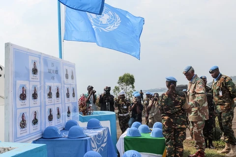 Tưởng niệm các binh sỹ thuộc lực lượng gìn giữ hòa bình Liên hợp quốc thiệt mạng tại Goma, Cộng hòa Dân chủ Congo ngày 15/12/2017. (Ảnh: AFP/TTXVN)