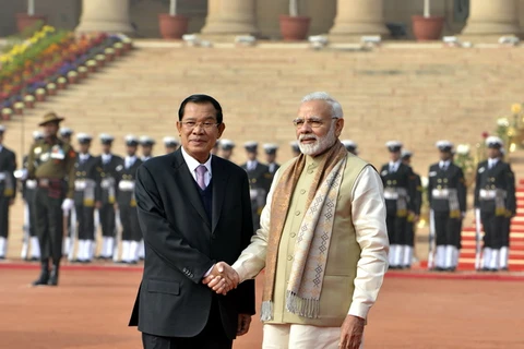 Thủ tướng Ấn Độ Narendra Modi tại lễ đón người đồng cấp Campuchia Samdech Techo Hun Sen ở thủ đô New Delhi của Ấn Độ ngày 27/1. (Ảnh: THX/TTXVN)