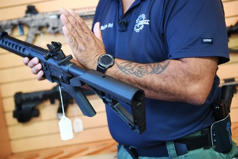 Thiết bị độ súng được lắp vào súng trường AR-15 tại một cửa hàng ở Chantilly, bang Virginia, Mỹ ngày 6/10/2017. (Ảnh: AFP/TTXVN)