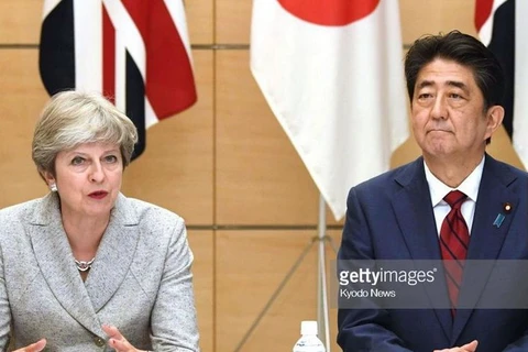 Thủ tướng Nhật Bản Shinzo Abe và người đồng cấp Anh Theresa May. (Nguồn: gettyimages)