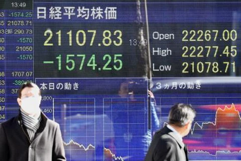 Bảng tỷ giá chứng khoán tại Sàn giao dịch Tokyo, Nhật Bản ngày 6/2 vừa qua. (Ảnh: Kyodo/TTXVN)